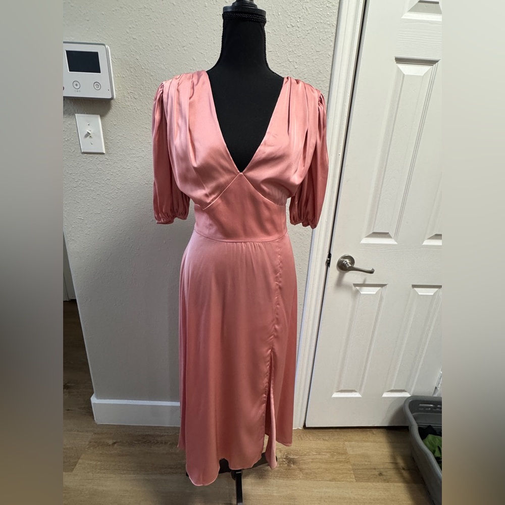 🎀 Alexia Admor Nola Dress - V-Neck Puff Sleeve Midi - Blush - Size 8 💗